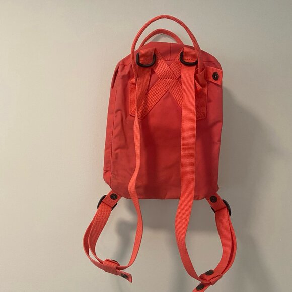 Fjällräven Kånken Mini Backpack – Pink, Compact, Stylish, and Durable - Picture 2 of 6
